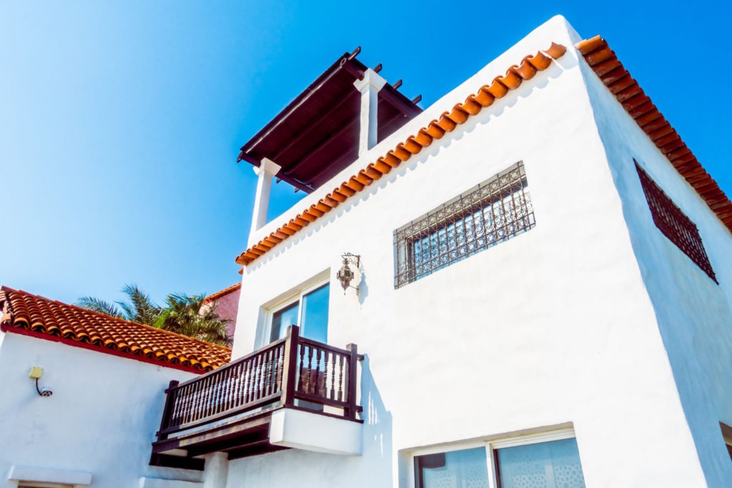 Zakup domu w Hiszpanii może być ekscytującym doświadczeniem, ale wymaga pewnych kroków i starannośc